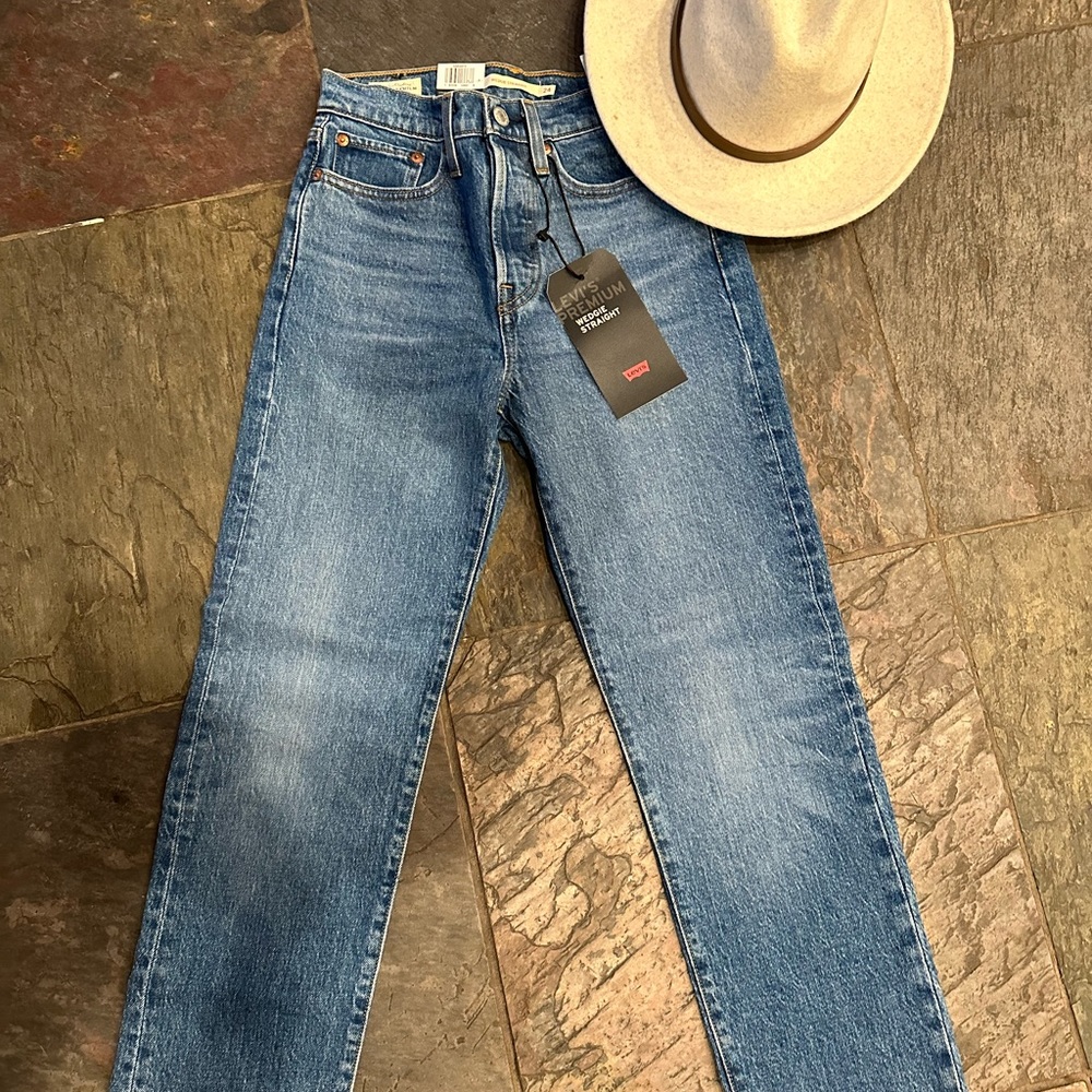 Brand New Levi Wedgie Straight 24 - Picture 8 of 9
